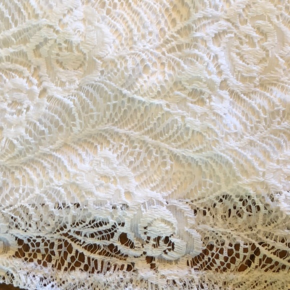 Leo Nicole Flower Lace Top. New with tags - Picture 3 of 8